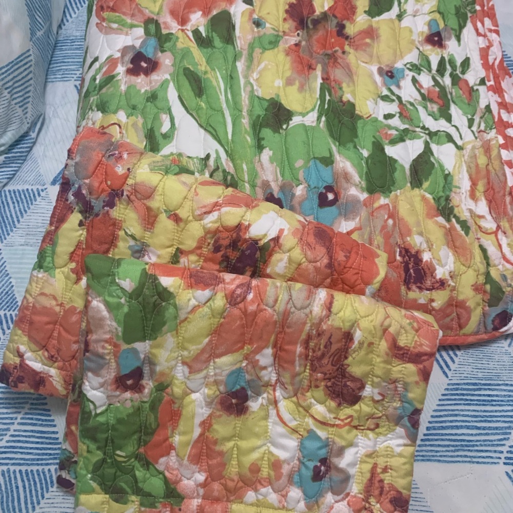 Vibrant Floral Quilt with Multicolor Design
